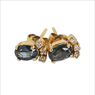 crown-studs-set-in-18k-with-diamond-and-a-large-sapphire-0-89ct
