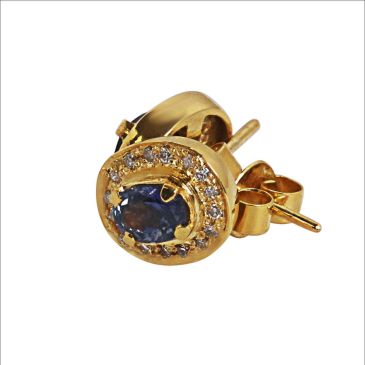 Round Incrusted Diamond Studs with Sapphire set in 18k